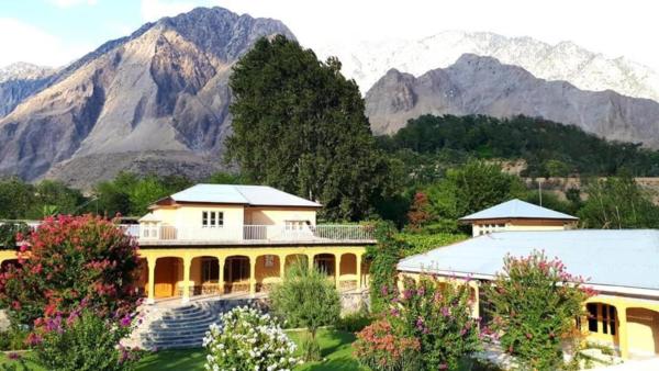 chitral hotels